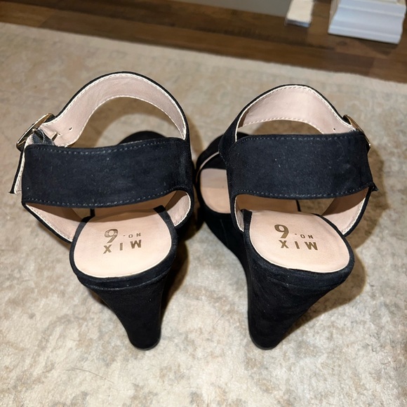 Heels - Picture 4 of 5